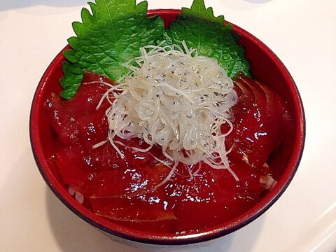 マグロと白魚の漬け丼